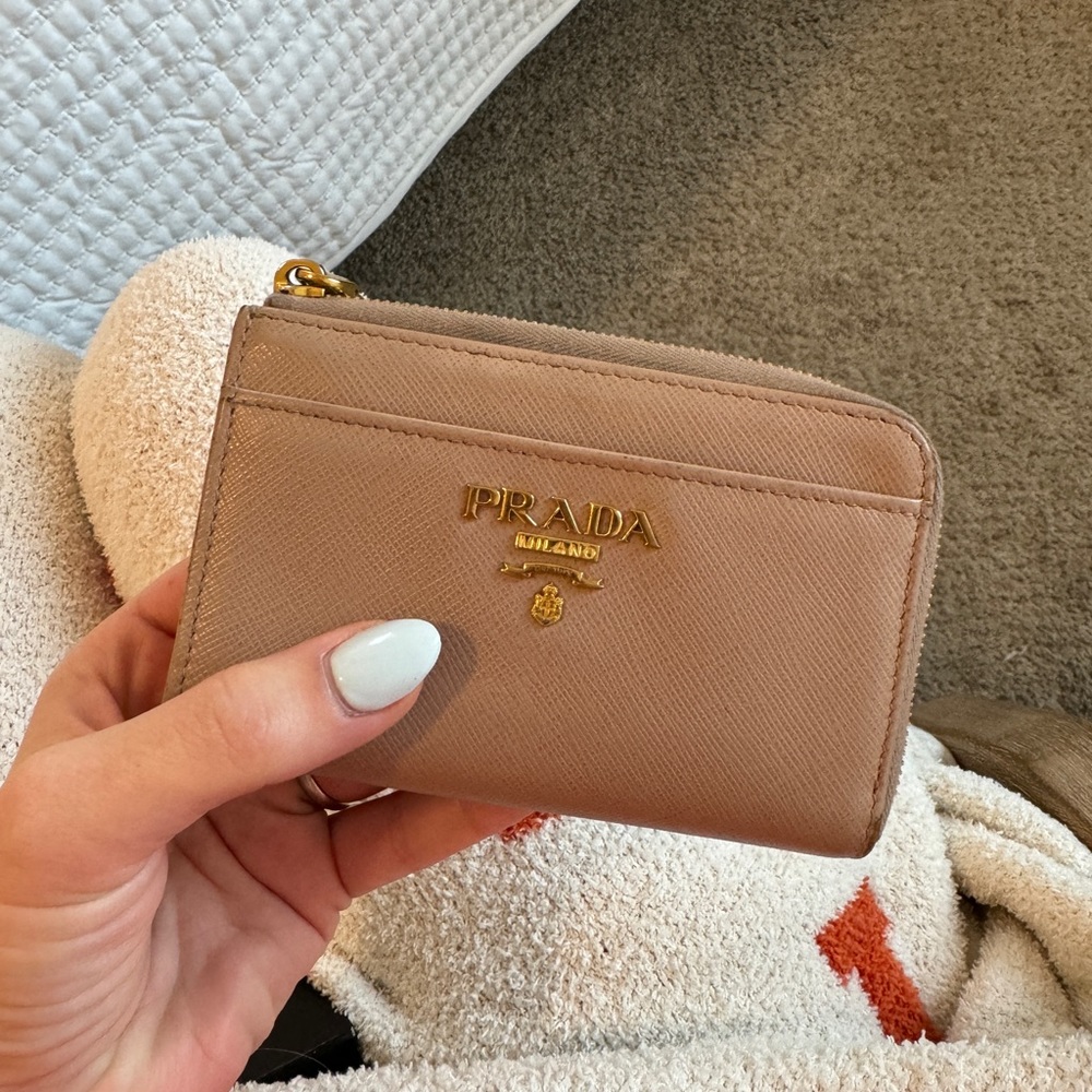 COPY - Prada wallet with keychain
